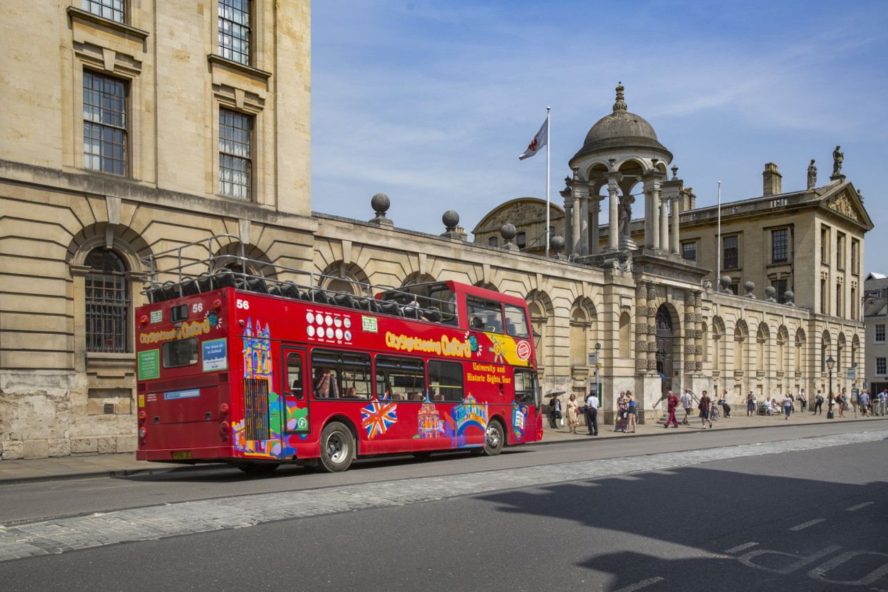 Hop-on hop-off bus tour in Oxford, United Kingdom
