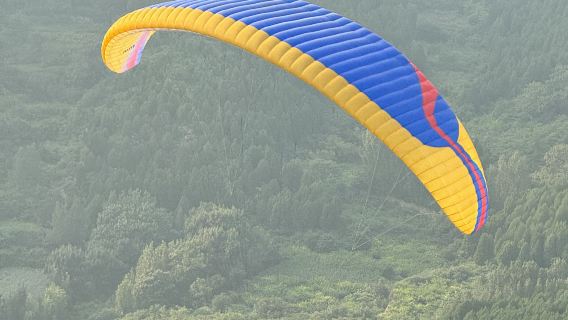 濟南777濟南滑翔傘飛行營地滑翔傘飛行體驗【教練一帶一/贈送360全景拍攝/飛躍峭壁 秋景決佳】