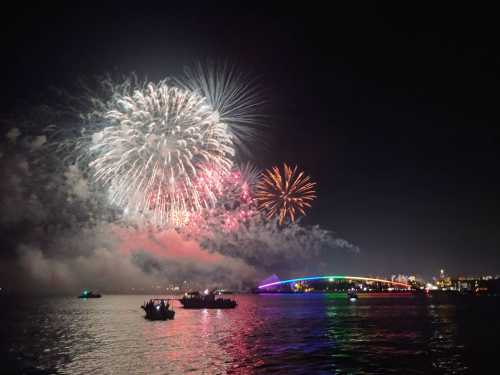 【2026 澎湖花火節】花火節限定花火船-海上賞花火體驗 (南海遊客中心出發)|保證有位(贈花枝丸買一送一)