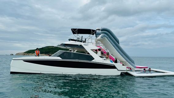 Weihai Yacht | 13m Jinhaixiaoke Catamaran Flybridge Party Yacht - 3-Hour Private Charter + Fruits & Drinks + Yacht Driving Experience + Seagull Feeding + KTV + Sea Fishing