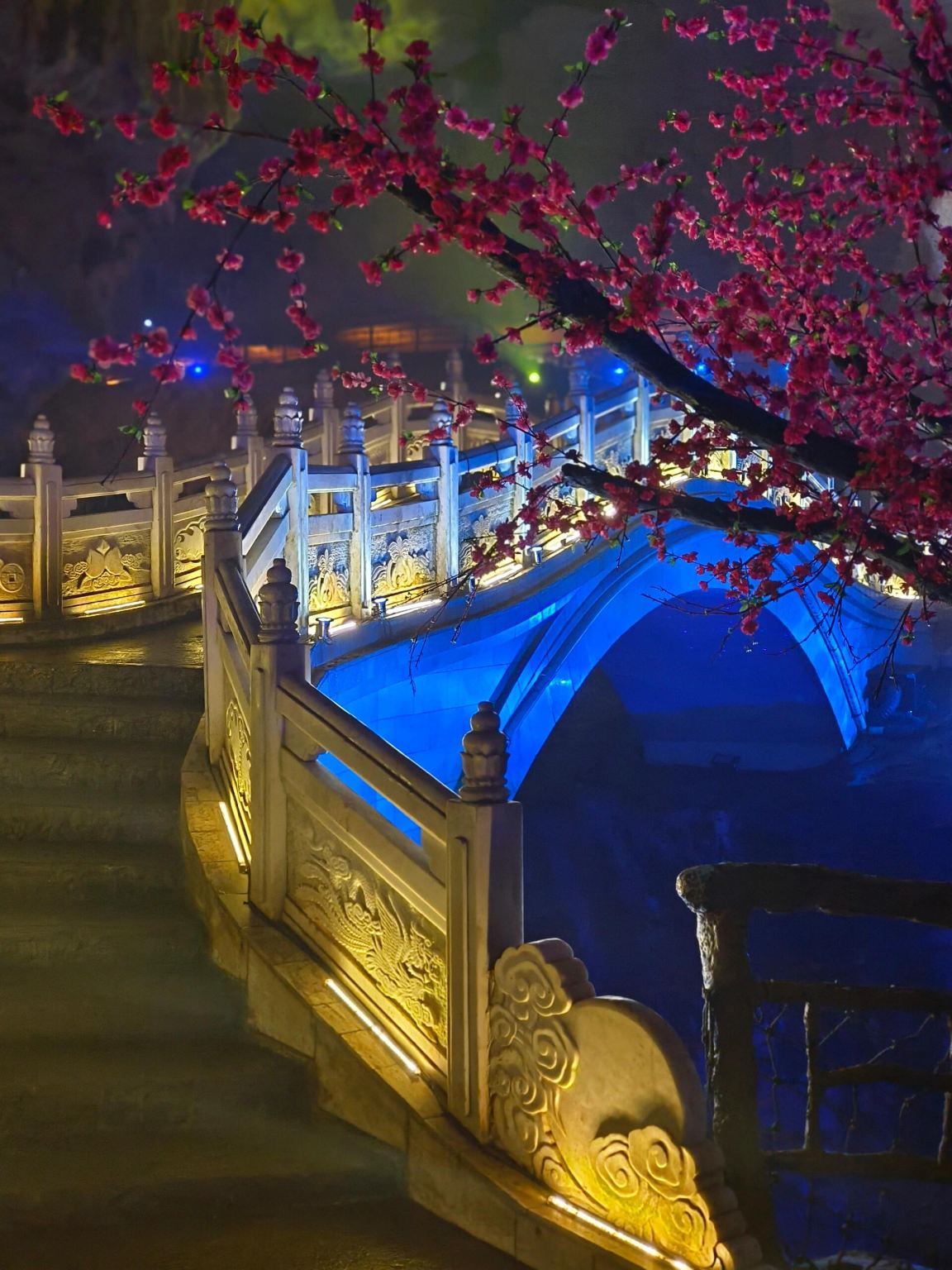 Qingyuan Lianzhou Underground River + Nangang Millennium Yaozhai Yao King House 1-day tour with Chinese and English services
