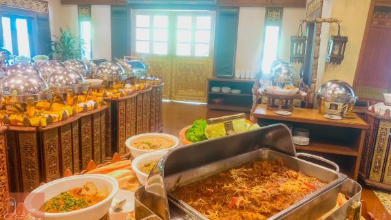 치앙마이 칸톡 왕실 디너/왕실급 만찬/태국 요리 무한 리필/태국 전통 공연/민속 춤/전통 음악/무술 공연/호텔 픽업 서비스