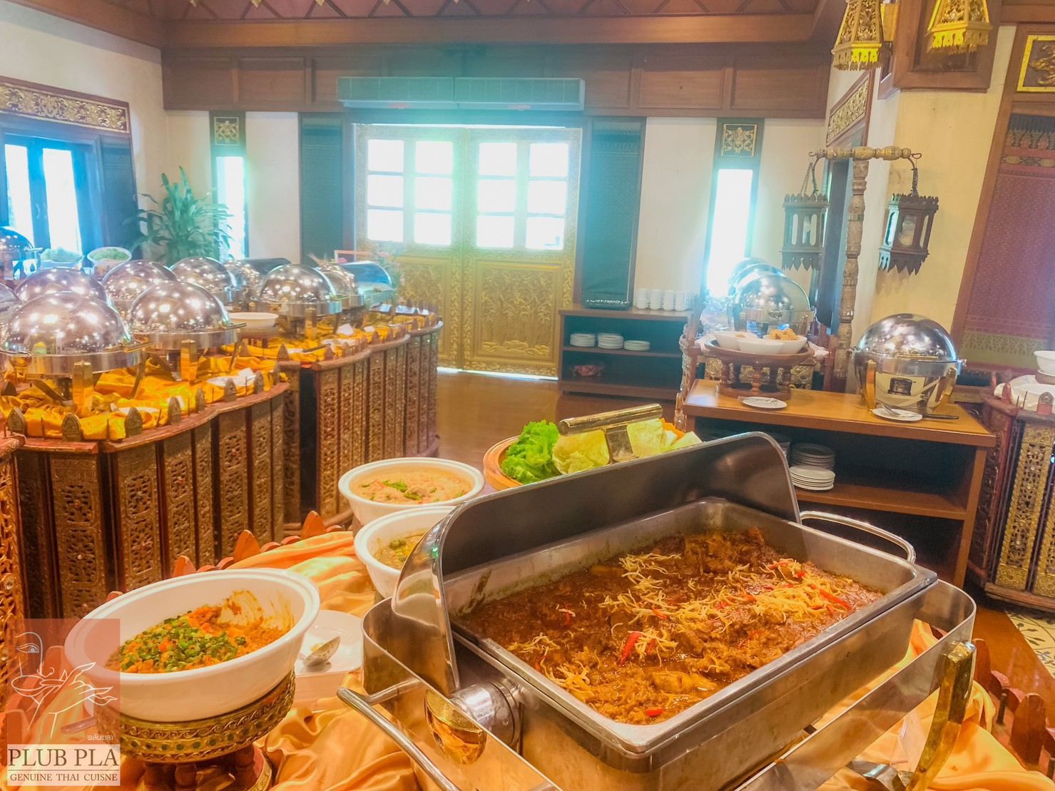 Chiang Mai Khantoke Imperial Dinner/Imperial Feast/unlimited Thai Cuisine/Thai Performance/Folk Dance/Traditional Music/Martial Arts Show/Hotel Transfer