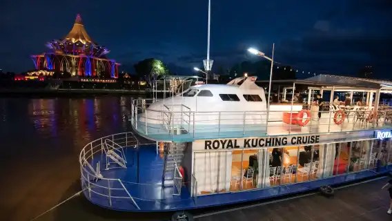 Pengalaman Pelayaran Sungai Royal Kuching dengan Sajian Ringan & Minuman Percuma