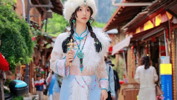 Shangri-La Napahai Lake + Songzanlin Monastery + Dukezong Ancient Town Private Transfer (Yunnan)