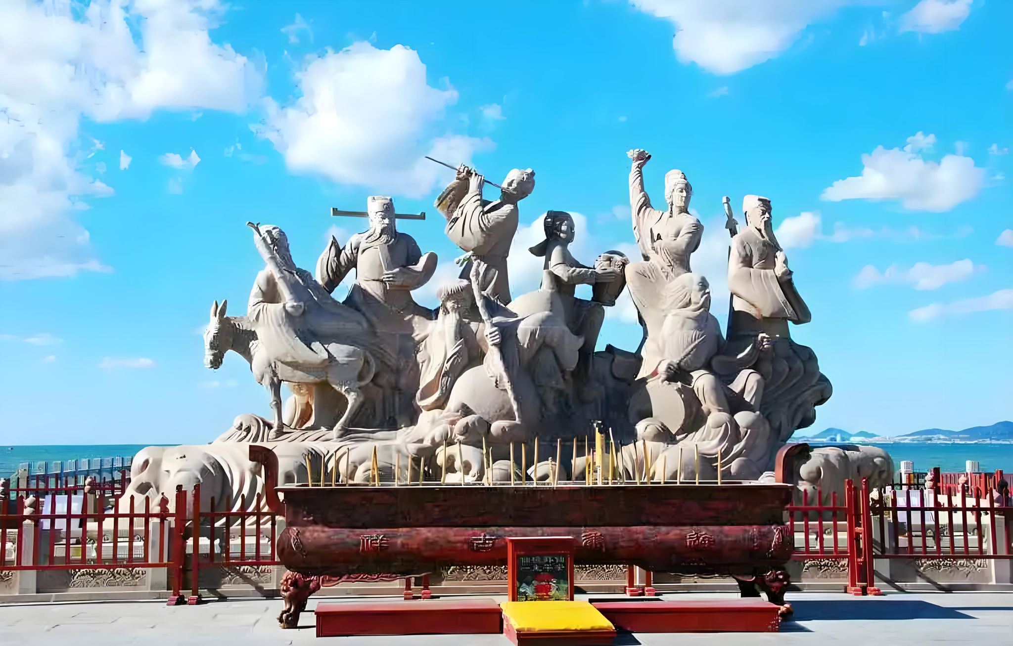 Attrazioni imperdibili dello Shandong Yantai: il padiglione Penglai, gli Otto Immortali che attraversano il mare, la Spiaggia Dorata e la gita di un giorno alla Balena Solitaria