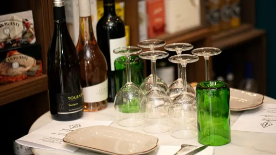 Paris: Nếm thử 3 loại rượu vang và 3 loại phô mai