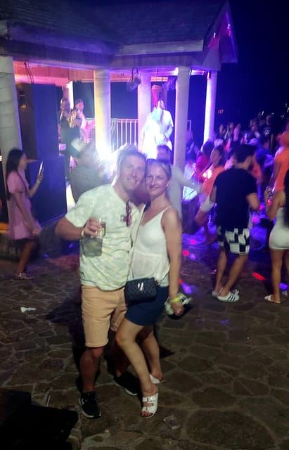 Antigua: Shirley Heights Sunset Party with Entrance Tickets