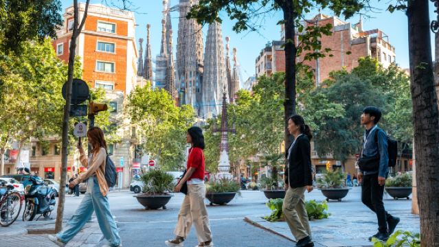 Lawatan Berpandu Bahasa Cina di La Sagrada Familia, Barcelona: Meneroka Impian Gaudi yang Tidak Kesampaian