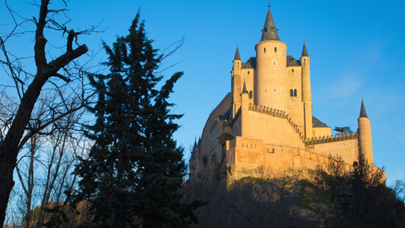 穿越千年哥特尖頂與羅馬石拱：賽哥維亞經典地標一日行