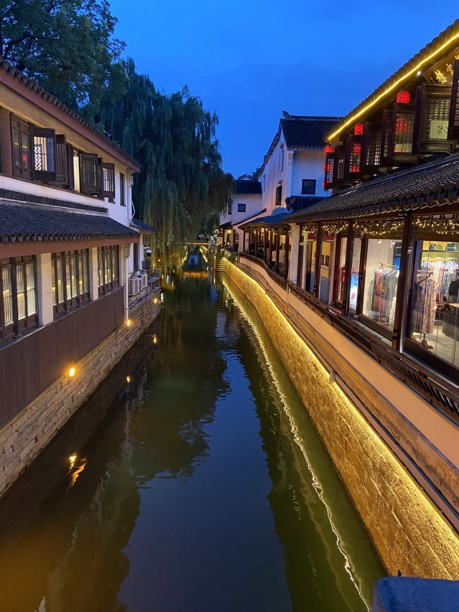 Von Suzhou aus: Tagesausflug mit Privattransfer zum Humble Administrator's Garden, Pingjiang Road, Panmen-Tor und Zhouzhuang
