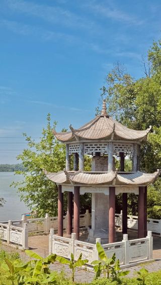 Yongzhou Day Tour: Shun Emperor Mausoleum + Jiuyi Mountain + Pingzhou Academy (Bilingual Service in Chinese and English)