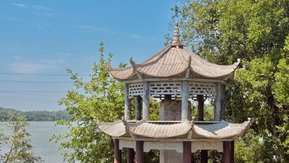 1-day tour of Emperor Shun's Mausoleum + Jiuyi Mountain + Pingzhou Academy in Yongzhou, Hunan with English service