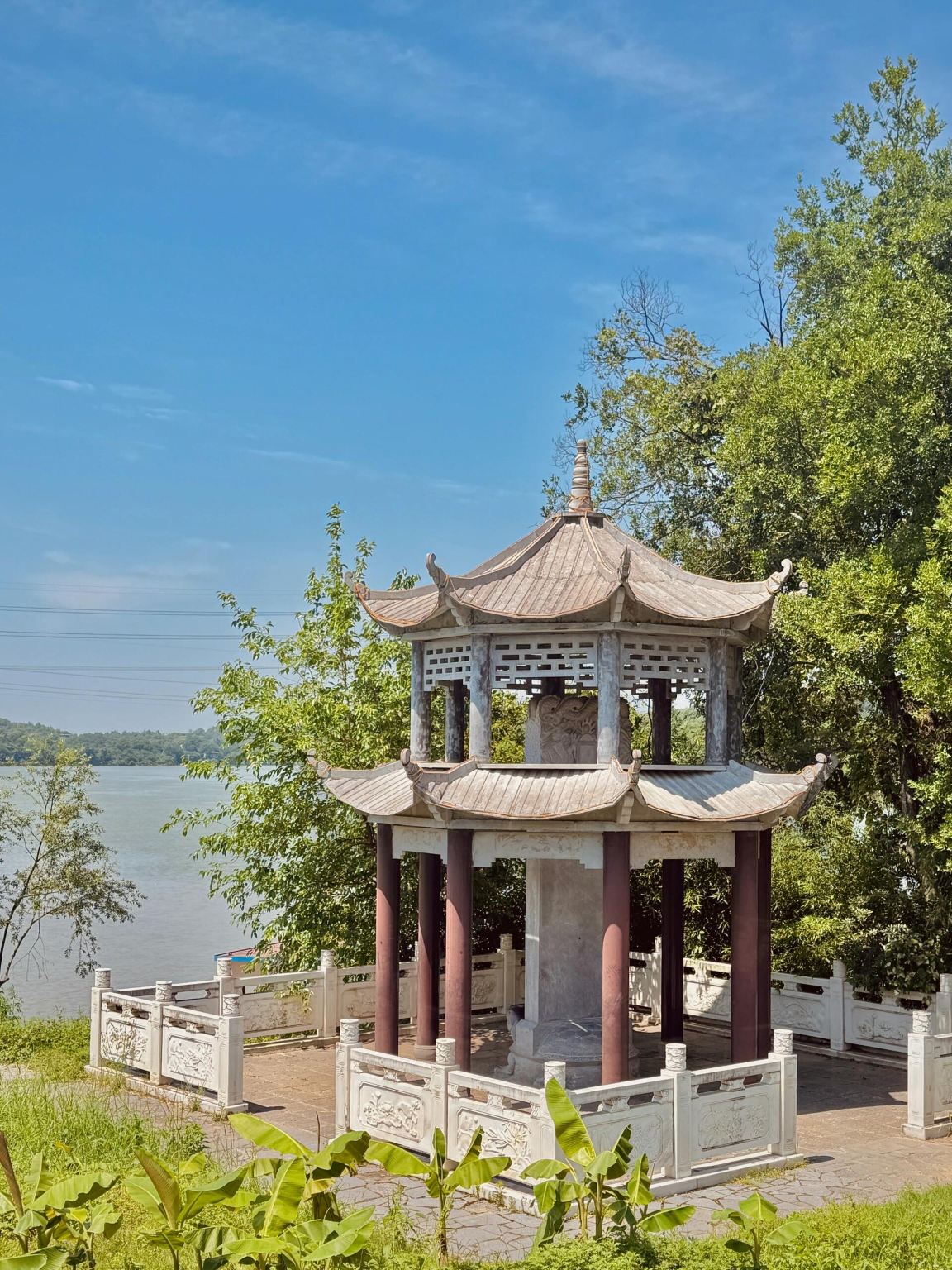 1-day tour of Emperor Shun's Mausoleum + Jiuyi Mountain + Pingzhou Academy in Yongzhou, Hunan with English service