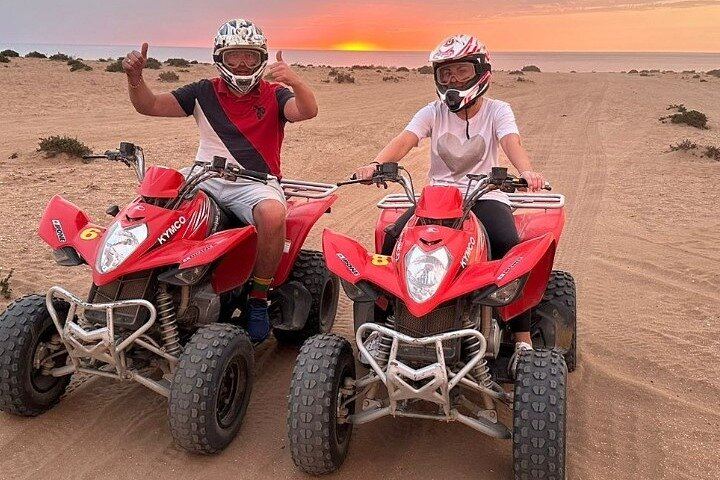 Aventura en quad todoterreno en Agadir y descanso para tomar té bereber con familias locales
