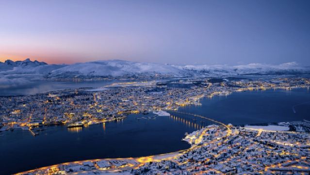 Lawatan Sehari Tromso: Gereja Artik & Menonton Ikan Paus di Fjord dengan Sewaan Peribadi (Dua Pemandangan Lingkaran Artik)