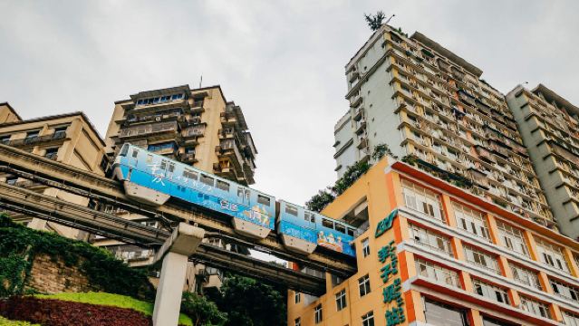 จีน ฉงชิ่ง: ถนนคนเดินฉือฉือโข่ว-หมู่บ้านหงเหยียน-รถไฟฟ้าเหินฟ้าหลี่จื่อป้า-ศาลเจ้าโจว | บริการเหมารถพร้อมไกด์นำเที่ยวแบบกำหนดเอง