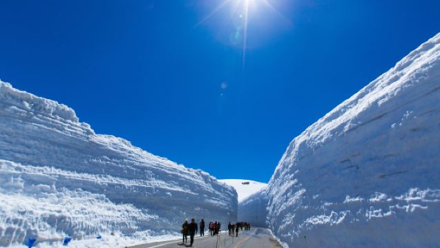 1-day tour of the Tateyama Kurobe Alpine Route and Yuki no Ōtani walk (departing from Toyama)