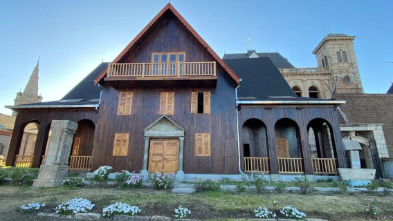 Layanan sewa kendaraan pribadi di Antananarivo, Madagaskar & sekitarnya (dapat disesuaikan)