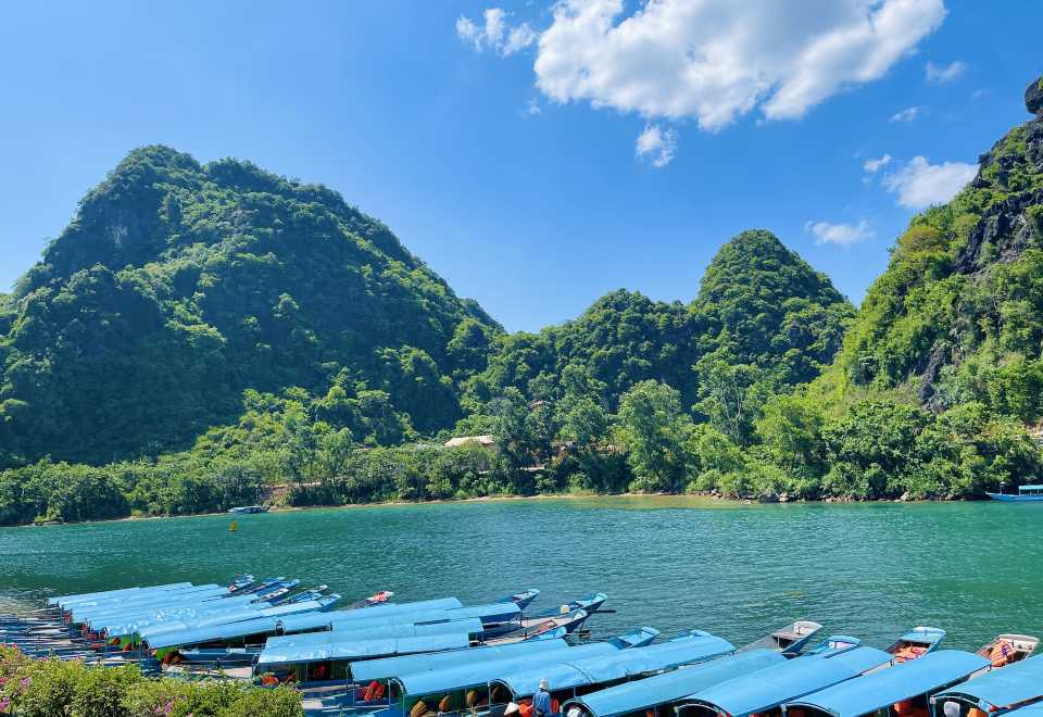Hue / Quang Tri: Phong Nha Cave & Paradise Cave Full-Day Trip Hue / Quang Tri: Phong Nha Cave & Paradise Cave Full-Day Trip