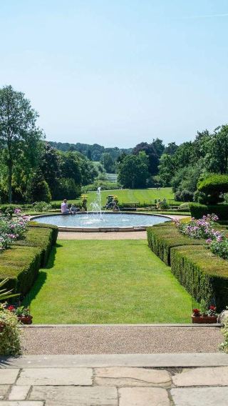 1-day tour to University of Oxford + Cotswolds AONB | optional Shakespeare's birthplace + Warwick Castle