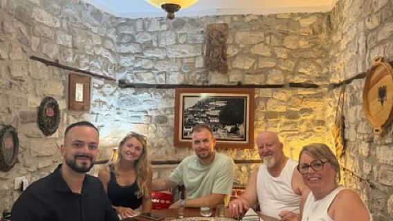 Berat: Guided Walking Tour with Food and Wine Tasting