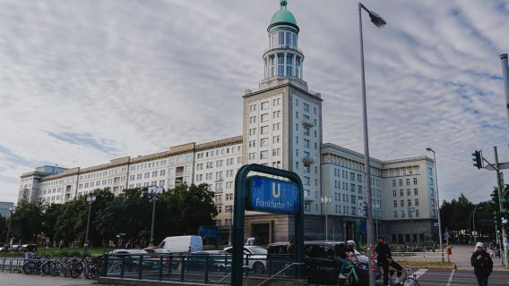 Βερολίνο: Περιήγηση στη ζωή και την αρχιτεκτονική της Λαοκρατικής Δημοκρατίας της Γερμανίας στην οδό Καρλ-Μαρξ-Αλλέ