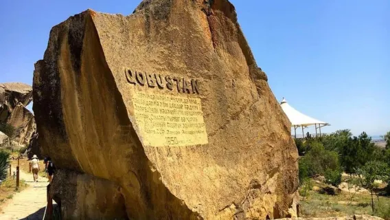 Baku: Gobustan & Absheron with Mud Volcanoes & Fire