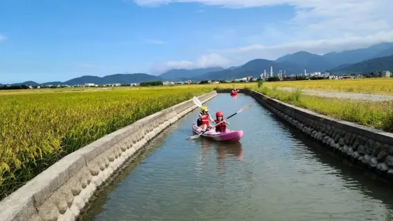 1-hour kayaking at Dongshan River Water Park [Yilan | Golden River Rice Paddies Canoeing Experience]