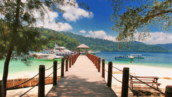 Escape descalzo: Sapi y Manukan con deportes acuáticos y almuerzo|Kota Kinabalu, Sabah