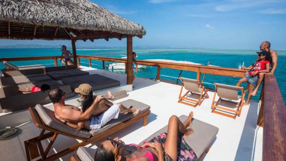 Fiji Cloud 9 Bar Terapung Teh Petang Tempat Viral Untuk Berfoto/Berparti/Melompat Dari Platform Tinggi