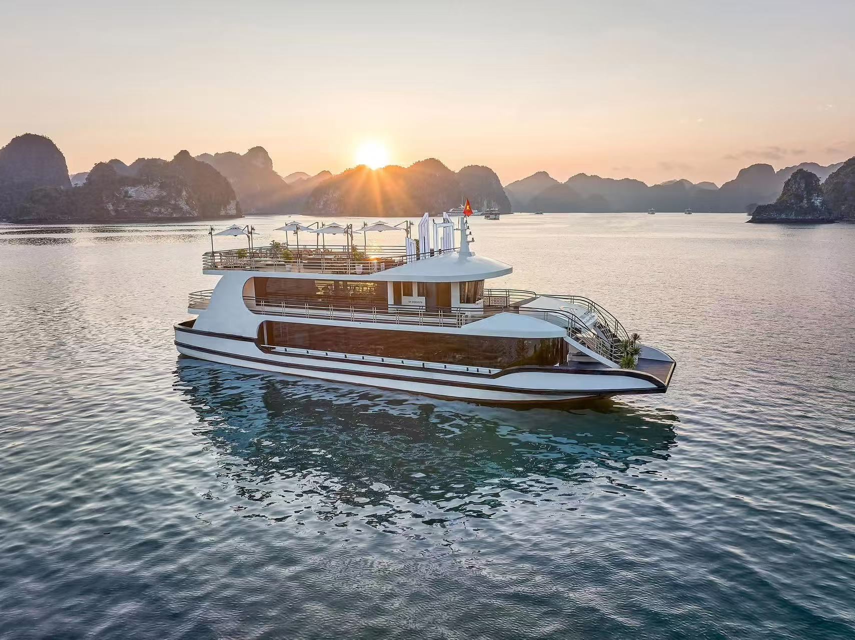 5-star luxury Olympus cruise: 1-day tour of Halong Bay + buffet + hotel transfer