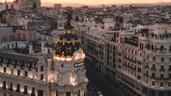 Заказ после консультации / Королевский дворец в Мадриде, Музей Прадо, Парк дель Ретиро, Пуэрта-дель-Соль, аэропорт / трансфер от двери до двери / экскурсии с гидом-водителем / услуги частного транспорта