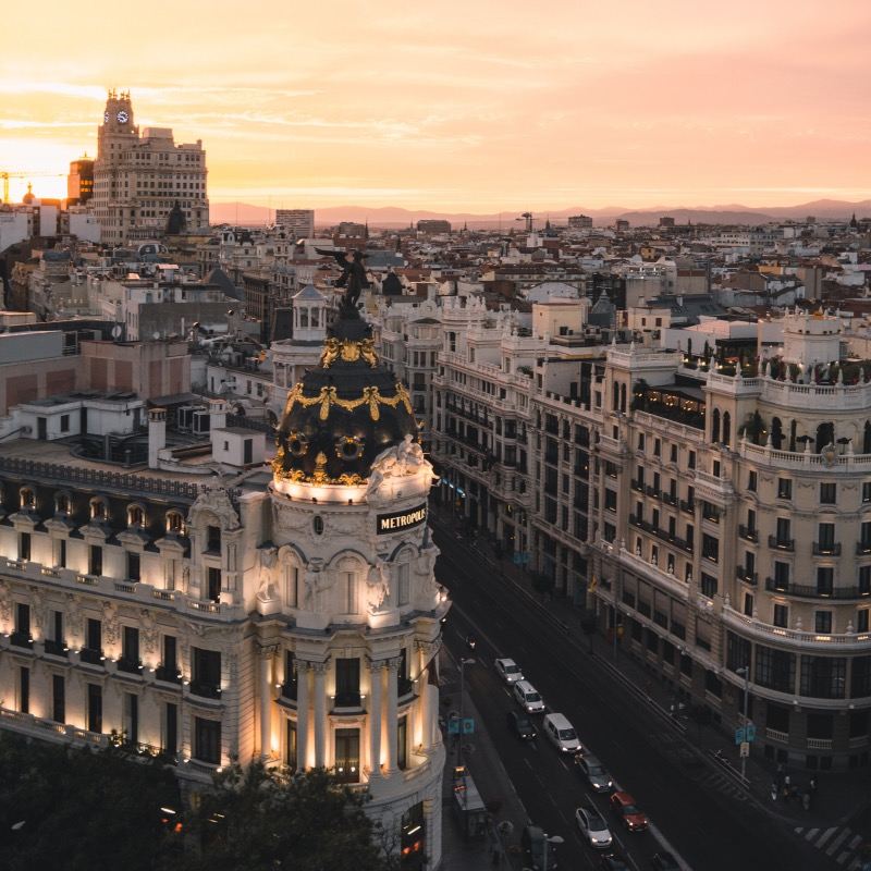 Prenota dopo la consultazione/Trasferimento punto a punto per Palazzo Reale di Madrid, Museo del Prado, Parco del Retiro, Puerta del Sol e aeroporto di Madrid/Servizio di autista-guida turistica/Trasporto privato per viaggi