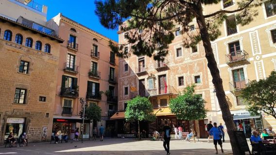 Barcelona Terungkap: Petualangan Jalan Kaki yang Unik
