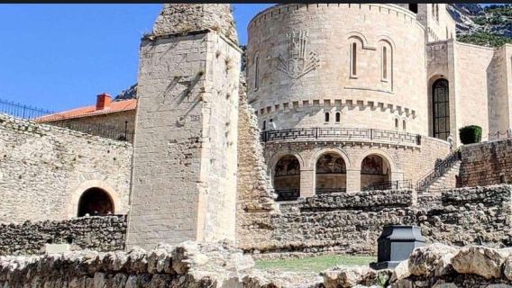 Dari Durres/Golem: Kastil Kruja dan Perjalanan Sehari Sari Salltik