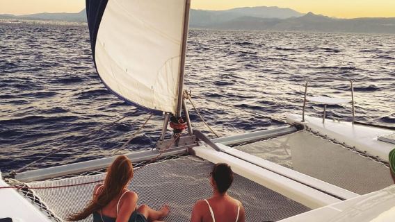 Ayia Napa: Crucero en catamarán al atardecer con aperitivos y bebidas
