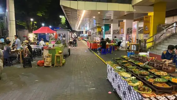 雅加達：雅加達捷運當地街頭美食共享之旅