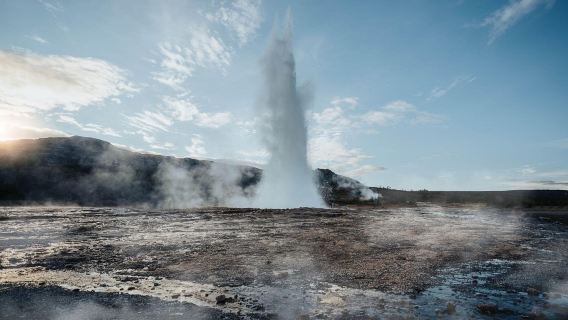Excursión de un día al Círculo Dorado y moto de nieve en el glaciar en Reikiavik, Islandia (grupo en inglés)