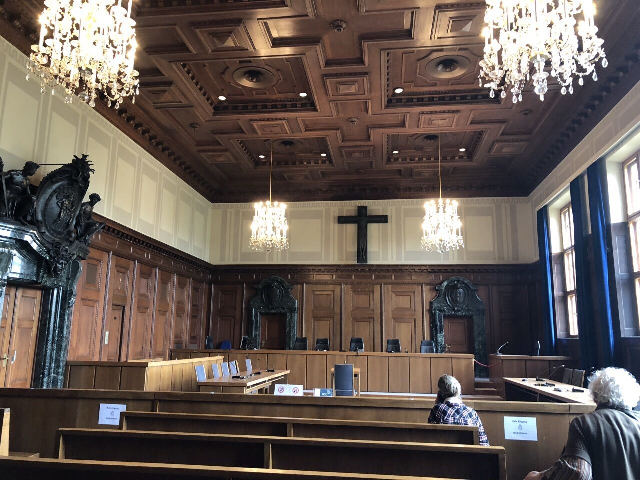 Nuremberg, Germany: Private Charter to Nuremberg Castle and Nuremberg Trials Memorial (Chinese/English)