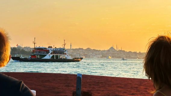 อิสตันบูล: ล่องเรือยอชต์ชมพระอาทิตย์ตกในช่องแคบบอสฟอรัสและอ่าวโกลเดนฮอร์น พร้อมไกด์ผู้เชี่ยวชาญ