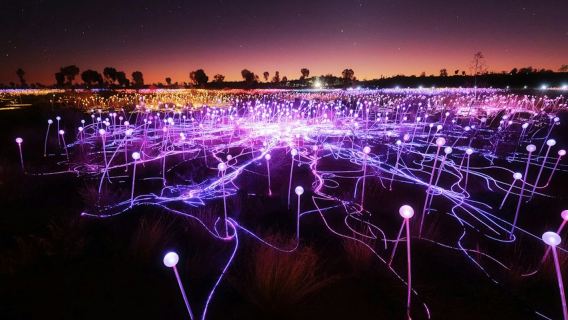 Field of Light Ουλούρου: Πάσο Αστέρι