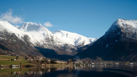 Excursión de un día al fiordo de Hardanger desde Bergen hasta Rosendal