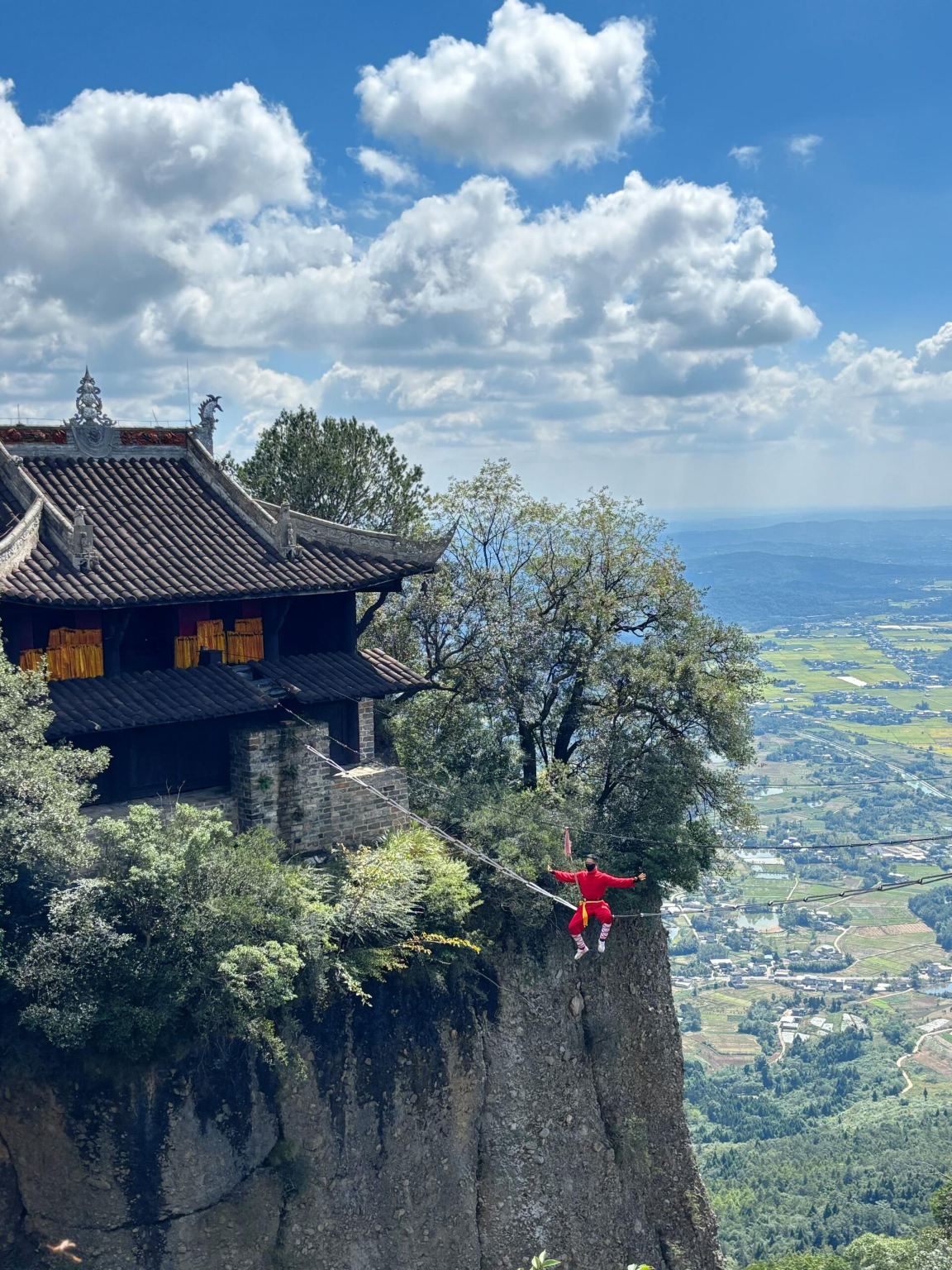 Excursión de un día en servicio de coche privado con conductor a la montaña Douchui en Jiangyou, Mianyang, Sichuan, la ciudad de las dos bombas atómicas de China y la torre Yuewang con servicio en inglés disponible
