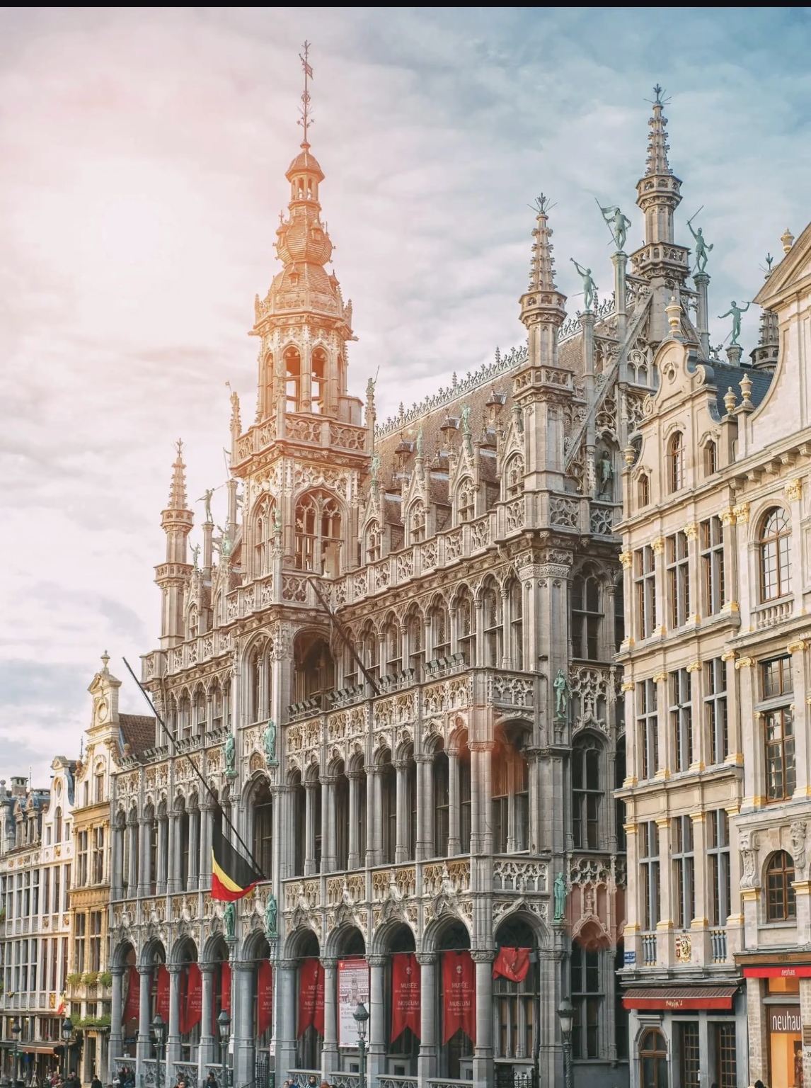 Excursión de un día con servicio de coche privado con conductor: Manneken Pis + Museos Reales de Bellas Artes + Gran Plaza + Galerías Saint-Hubert