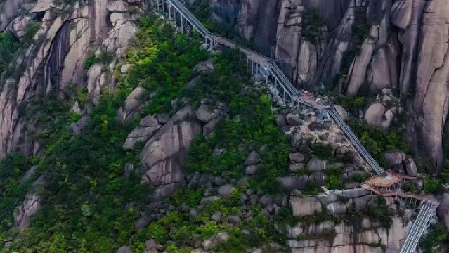 Pakej lawatan sehari berkelompok ke Kawasan Pemandangan Lingshan Shangrao, Jiangxi · Lawatan sehari ke Lingshan Shangrao termasuk tiket masuk dan kereta kabel