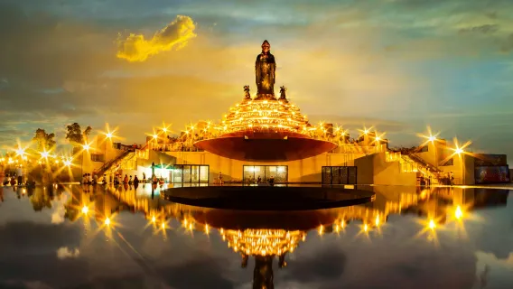 Fra HCMC: Black Virgin Mountain & Cao Dai Temple (VIP tur)
