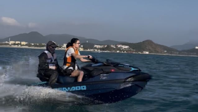 Sanya Dadonghai Jet Ski + Beach Lounge Chair + Seaside Stroll + Shell Collecting