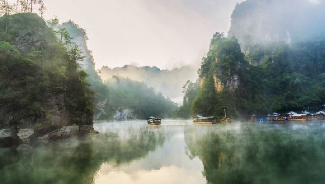 [Zhangjiajie Private Car Day Tour] Huanglong Cave + Baofeng Lake (Explore the Underground Magic Palace, Enjoy the Lakeside Fairyland)