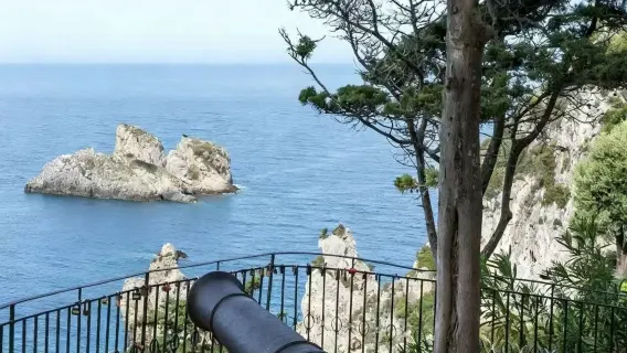 [Mehrsprachiger Reiseleiter] Tagesausflug nach Xiamen: Hulishan Fort, Nanputuo-Tempel und Jimei-Schulendorf für 2-7 Personen